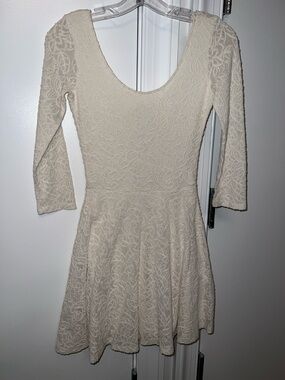 Abercrombie & Fitch Cream Lace Scoop-Neck Long Sleeve Fit-and-Flare Dress